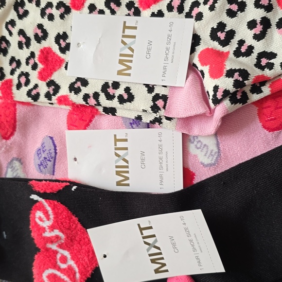 MIXIT BRAND WOMEN'S HEARTS VALENTINES BUNDLE OF 3 CREW SOCKS FITS SHOE SIZE 4-10 - Picture 8 of 9